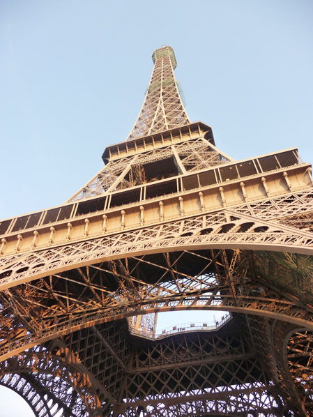 a sí, la torre EIFFEL
