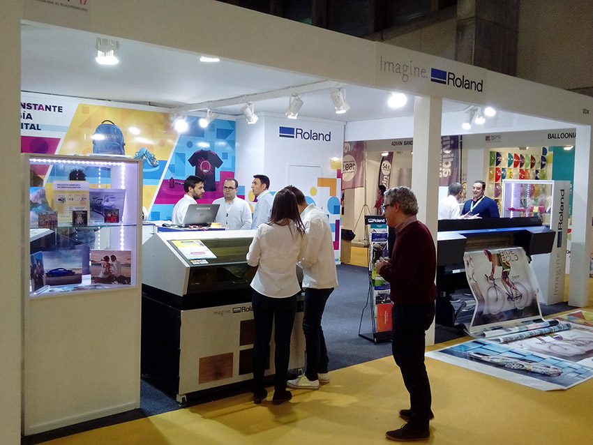 promogift, roland, colaboración departamento artes gráficas salesianos atocha, alumnos preimpresion segundo curso, impresión digital, roland lef 20