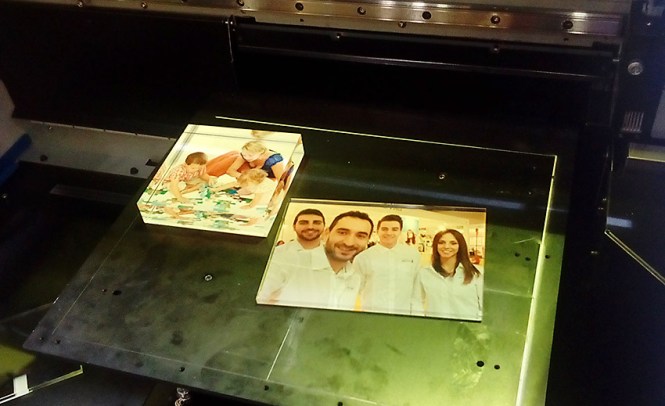 roland dg, promogift, artes gráficas salesianos atocha, alumnos preimpresión digital 2º, impresión digital, impresión metacrilato