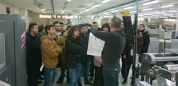 Joaquín truyol, alumnos preimpresión digital, artes gráficas, Salesianos Atocha, actividades semana culturall,barnizado 3D,  Truyol Digital