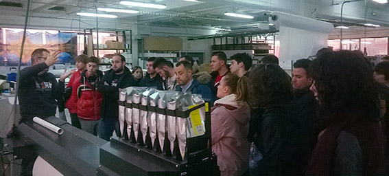 Joaquín truyol, alumnos preimpresión digital, artes gráficas, Salesianos Atocha, actividades semana técnica-cultural, roland texart,  Truyol Digital