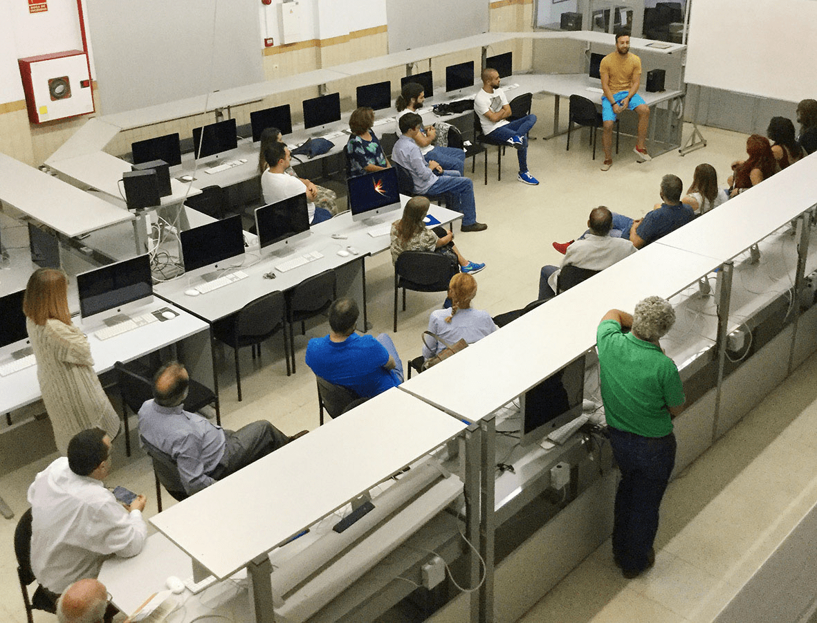 db maestro, maestro especialista en diseño y dirección de arte, artes gráficas salesianos atocha, 2016 entrega diplomas