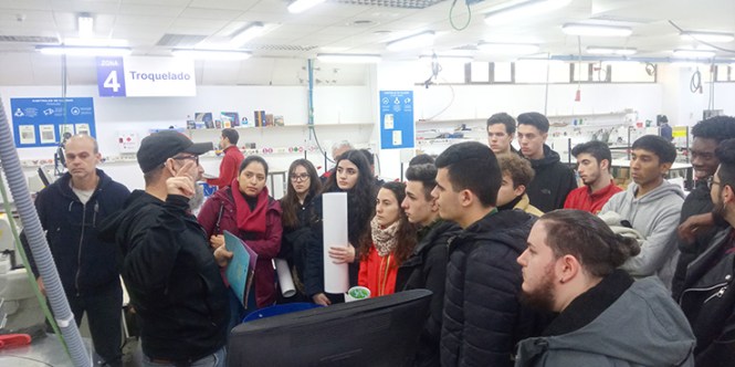 Alumno de preimpresión digital; salesianos atocha, artes gráficas, truyol digital, impresión digital